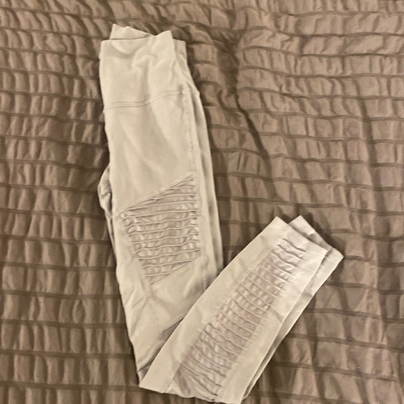 ALO Yoga Pants - Alo Yoga moto leggings, high waisted in alloy, sz XS